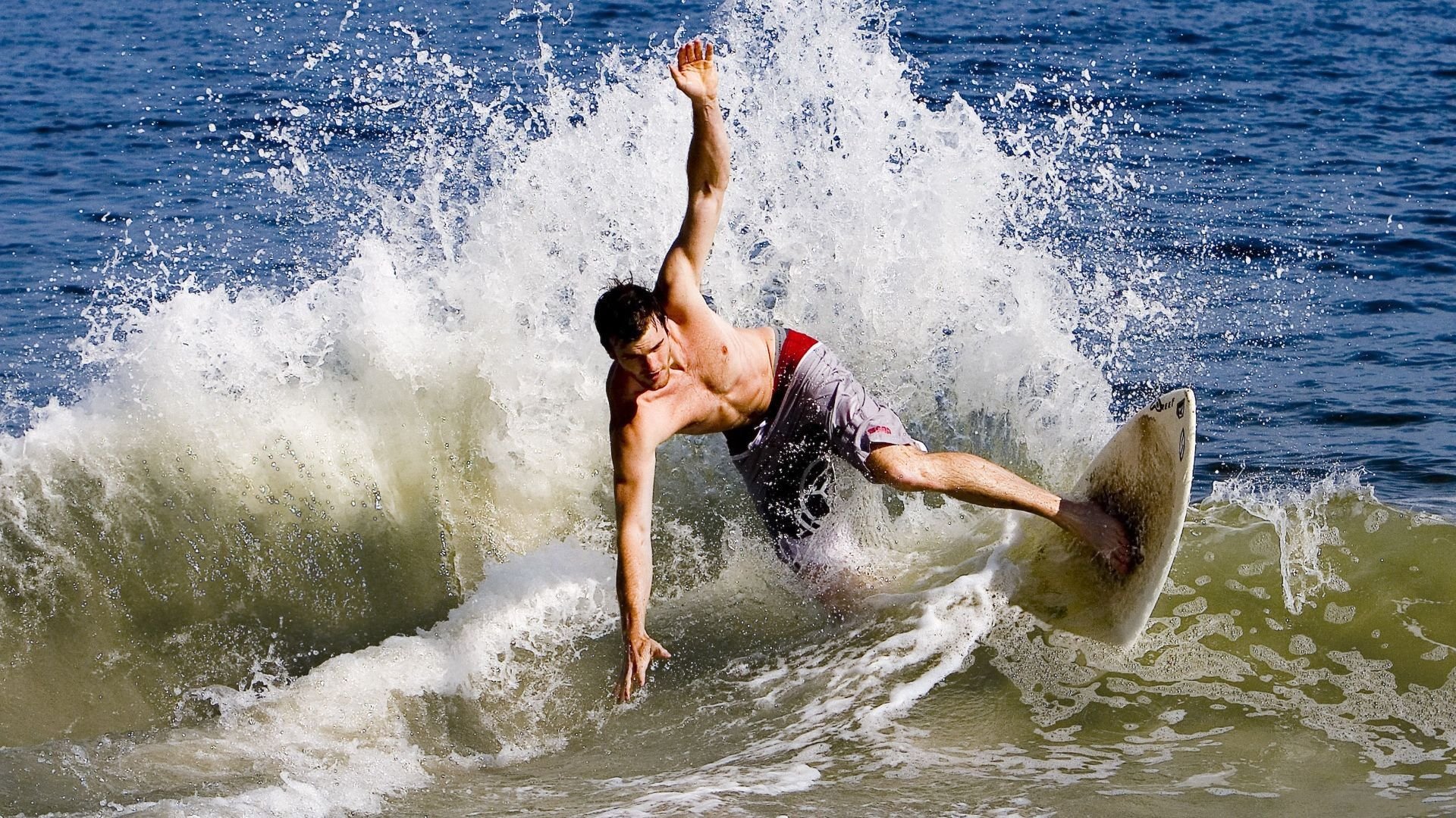 _国际化赛事:不同国家选手激烈发飙_,国际比赛